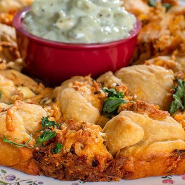 Buffalo chicken pull apart bread