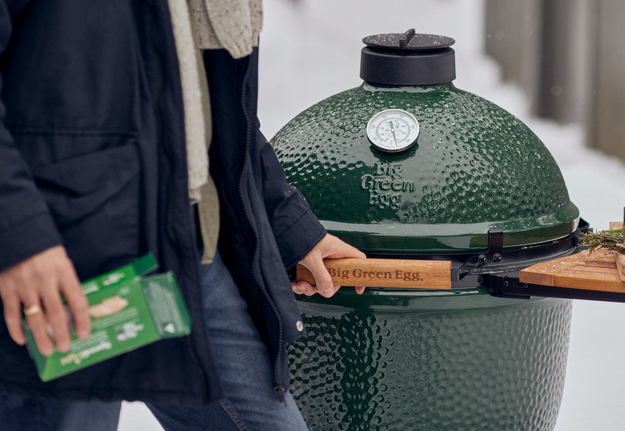 Large EGG Grilling in Winter